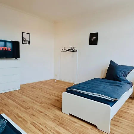 Work & Mit Wasserblick Apartment Bernburg